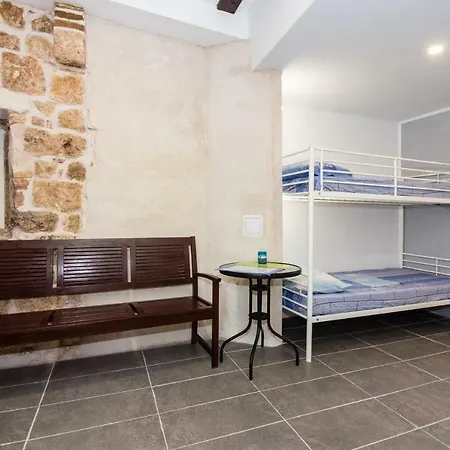 Guest House Meri 3*